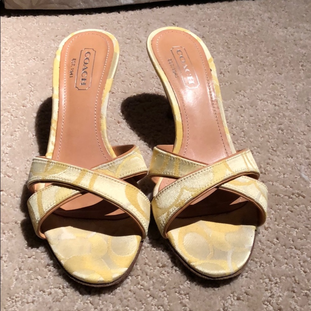 Kitten heels